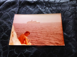 P-597 , Photo,  Jeune Homme Gay Torse Nu à La Pêche , Circa 1970 - Anonyme Personen