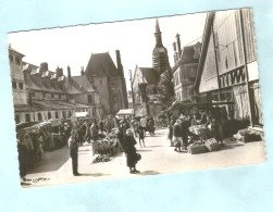 VILLERS COTTERETS  Arrivée Du Marché Coté Château Et église - Villers Cotterets