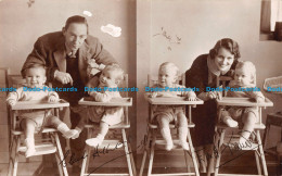 R096486 Old Postcard. Woman And Man With Four Babies - World