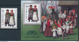 Mi 451 + Block 10 ** MNH / Regional Costumes / Easter Traditions - Lettonie