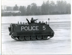 Cold War Armored Police Car Geneva 1985 Meeting George Shultz USA And Andrej Gromyko USSR Original EPA Press Photo - Guerre, Militaire