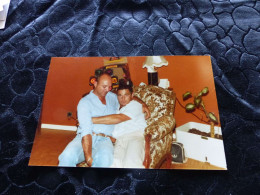 P-623 , Photo, Couple De Gays S'enlassant Un Canapé, Circa 1975 - Anonymous Persons