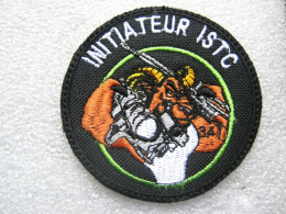 ECUSSON BREVET EN TISSUS BRODE INITIATEUR ISTC SUR SCRATCH 80MM - Esercito