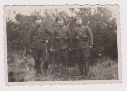 Bulgaria Bulgarian Ww2 Military Soldiers Full Armed, Rifle, Ammo Pouch, Field Scene, Orig Photo 8.5x5.8cm. (54624) - Guerra, Militari