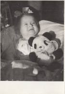 Child W Down Syndrome Holding A Panda Bear Toy Old Photo - Giochi, Giocattoli