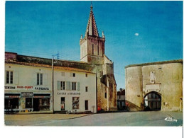 PONT L'ABBE D'ARNOULT Place Et Vieille Porte Eglise Romane Et Son Clocher - Pont-l'Abbé-d'Arnoult