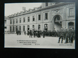 LA REHABILITATION DE DREYFUS            DANS LA COUR DE L'ECOLE MILITAIRE AVANT LA PARADE - Evènements