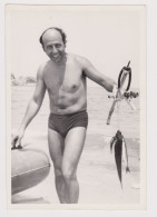 Man, Scuba Diver Harpoon Fisher, Summer Beach Scene, Vintage Orig Photo 8.9x13.1cm. (56844) - Persone Anonimi