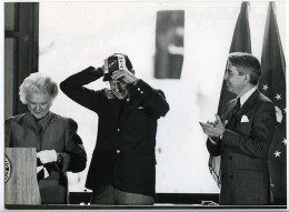 George Bush US Vice President Rhein-Main Airbase Frankfurt Germany Deutschland 1986 Original EPA Press Phot O - Berühmtheiten