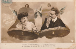 CPA  Surréalisme Surrealism Couple Dans Une Cloche Bell Glocke Klok Fantaisie - Autres & Non Classés