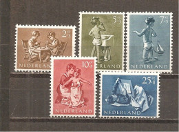 Holanda-Holland  Nº Yvert  626-30 (MH/*) - Unused Stamps