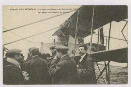 Grand Prix Michelin : Arrivée De Renaux Au Sommet Du Puy De Dôme : Senouque Descendant Du Biplan - Avion (z3683) - Aviateurs