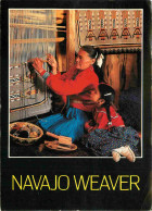 Indiens - Navajos - Weaver - Showing Her How - Suzzie Yazzie Demonstrates The Art Of Navajo Rug Weaving To Her Granddaug - Indianer