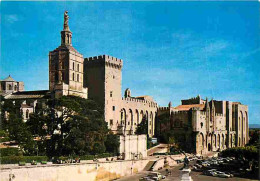 84 - Avignon - Notre-Dame Des Doms Et Le Palais Des Papes - Tour De La Campane Et Porte Notre-Dame - Automobiles - CPM - - Avignon