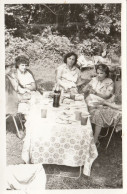 4 Ladies Having A Picnic W COCA COLA Old Photo 1950s - Anonyme Personen