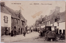 CPA  1904 Non Circulée - Crozon, Place De La Fontaine  (16) - Crozon