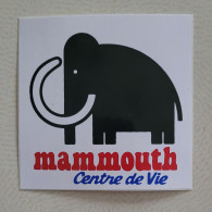 Autocollant Vintage Mammouth Centre De Vie / Centre Commercial / Hypermarché / Supermarché - Stickers