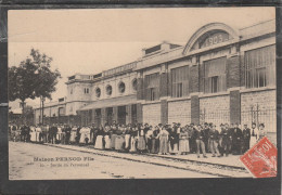 25 - PONTARLIER - Maison Pernod Fils - Sortie Du Personnel (côte Carré 24) - Pontarlier