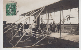 CPA Photo Le Mans Aviation - 1908 - Biplan Wright Avec Wilbur Wright Vérifiant Le Moteur (très Beau Plan) - Le Mans