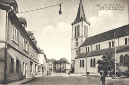 MUNSTER - Rue De La République Et L'Eglise Catholique - Munster