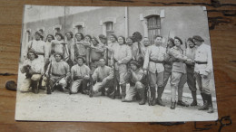 Carte Photo De Militaires, Un Seul A Un Nulmero Sur Le Col :  "94" ............... BH-19129 - Regiments