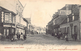 QUIÉVRAIN (Hainaut) La Rue Debast - Grand Bazar National, éditeur De Cartes Postales - Chapellerie Moderne - Quievrain