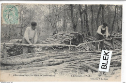 Métier : Exploitation  Des Bois En Bourgogne . écorcage A L ' Atelier . - Ambachten