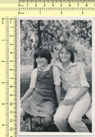 REAL PHOTO  Kid Girls Sitting On Bench Fillettes Assise Sur Un Banc PHOTO SNAPSHOT - Anonyme Personen