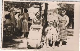 JEWISH JUDAICA CONSTANTINOPLE HALKI  FAMILY ARCHIVE SNAPSHOT  PHOTO FEMME  HOMME ENFANT  8.5X13 Cm. - Persone Anonimi