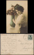 Ansichtskarte    Frau Vor Rosenvase Fotokunst 1907  Gel. Bahnpoststempel - Personen