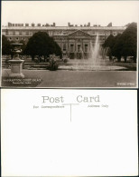 Postcard London HAMPTON COURT PALACE, Fountain, East Garden. 1940 - Sonstige & Ohne Zuordnung