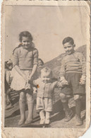 JEWISH JUDAICA CONSTANTINOPLE FAMILY ARCHIVE SNAPSHOT  PHOTO  ENFANT KIDS  8.7X13.7 Cm. - Personnes Anonymes