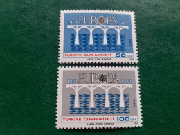 TIMBRES   TURQUIE    ANNEE  1984    N  2425  /  2426     NEUFS  LUXE** - Nuovi