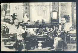 Cpa Viêt Nam Vietnam Cochinchine Cholon Riche Chinois Recevant Invités Dans Sa Fumerie D' Opium Fumeur D' Opium MAI24-08 - Viêt-Nam