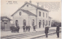 10 - ERVY LE CHATEL - LA GARE - ANIMATION  SUR LE QUAI LE CHEF DE GARE - CHEMIN DE FER TROYES A ST FLORENTIN - Ervy-le-Chatel