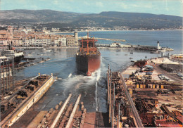 13-LA CIOTAT-LANCEMENT D UN BATEAU-N°T562-C/0235 - La Ciotat