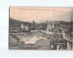 FONTAINE DE VAUCLUSE : Vue Du Bassin Et Du Village - Très Bon état - Autres & Non Classés