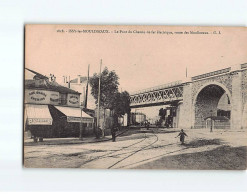 ISSY LES MOULINEAUX : Le Pont Du Chemin De Fer électrique, Route Des Moulineaux - Très Bon état - Issy Les Moulineaux