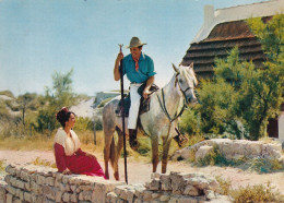 En Camargue Gardian à Cheval Et Arlésienne - Horses