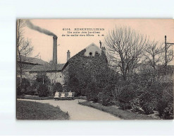 AUBERVILLIERS : Un Coin Des Jardins De La Salle Des Fêtes - Très Bon état - Aubervilliers