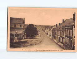 AUBENTON : La Rue Principale Prise De L'Hôtel De Ville - Très Bon état - Autres & Non Classés