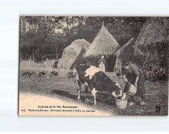 Visite à A La Ferme, Servante Donnant à Boire Au Taureau - Très Bon état - Autres & Non Classés