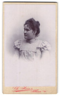 Fotografie Ch. Hess, Altena I. W., Portrait Junge Dame In Gepufftem Kleid Mit Raffungen  - Anonymous Persons