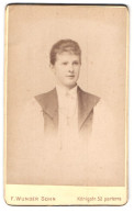 Fotografie F. Wunder Sohn, Hannover, Königstrasse 52, Portrait Junge Dame In Modischer Kleidung  - Anonieme Personen