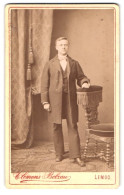 Fotografie Clemens Bolzau, Lemgo, Ostertor, Portrait Junger Herr In Eleganter Kleidung  - Anonyme Personen