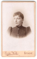 Fotografie Fridr. Wulf, Stade, Ecke Der Höker- & Kl. Schmiedestrasse, Junge Frau Im Portrait  - Personas Anónimos