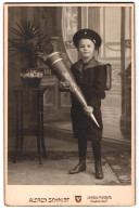 Fotografie Alfred Schmidt, Leipzig, Friedrichstr. 7, Schulknabe Mit Schultüte / Zuckertüte, Mützenband SMS Deutschl  - Personnes Anonymes