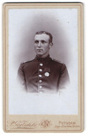 Fotografie P. Goetschke, Potsdam, Jägerstrasse Ecke Charlotten-Strasse, Portrait Soldat M. Orden, Schulterstück Rgt.  - Anonymous Persons