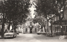 13 LA ROQUE D'ANTHERON La Place De La Mairie   (semi Moderne 9x14 Cms - Andere & Zonder Classificatie