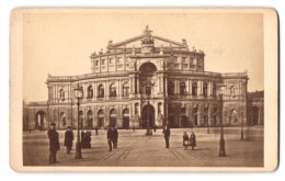Fotografie Unbekannter Fotograf, Ansicht Dresden, Bürger Vor Der Semperoper  - Lugares
